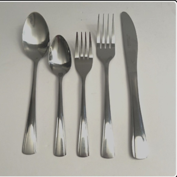 Reed & Barton Sint Maarten Stainless Steel Cutlery Set - Picture 1 of 9
